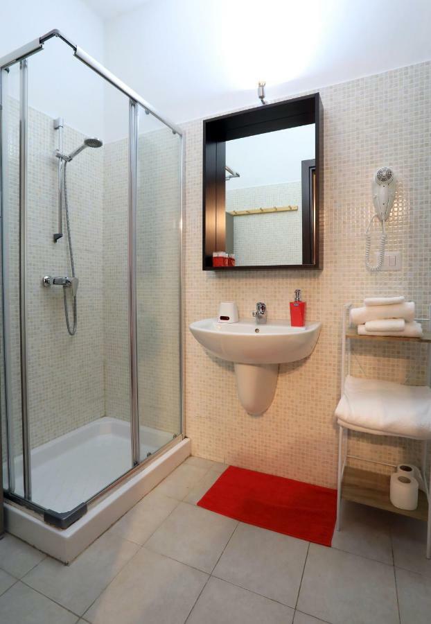 Primo Piano Guesthouse - Bari Policlinico ภายนอก รูปภาพ